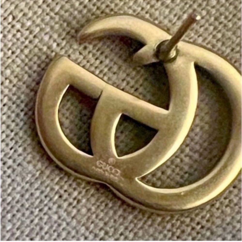 Gucci Gold Interlocking GG Logo Stud Earrings - Picture 2 of 9
